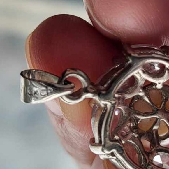 18kt Plated Pearl Pendant - Picture 3 of 7